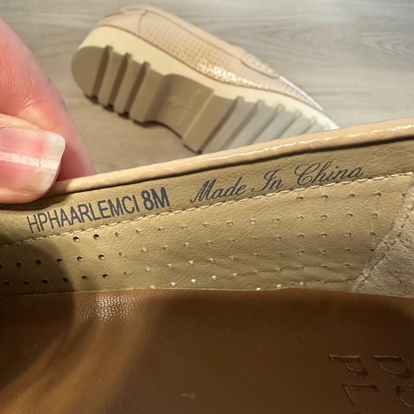 Donald Pliner Haarlem Platform Loafers 8 Beige/Blush Perforated Patent Leather - Picture 8 of 8